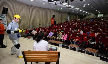 Bağcılar Belediyesinden depremzede çocuklara ücretsiz tiyatro oyunu