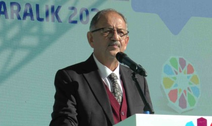 Bakan Özhaseki: “Burada 500e yakın aktif fay hattı var ve her an her yede 4,5,6,7 şiddetinde deprem olabilir. Bir an önce konutlarımızı depreme dirençli yapmalıyız”