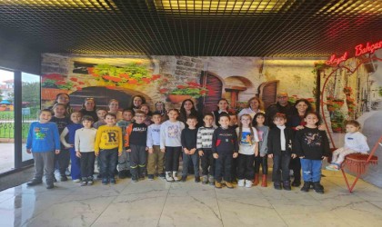 Bandırmada öğrenciler hem eğleniyorlar hem de öğreniyorlar