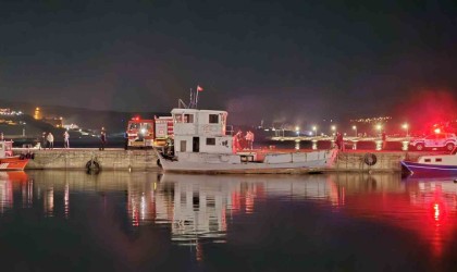 Bandırmada sahilde demirli teknede yangın