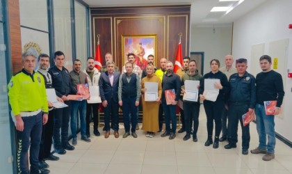 Başarılı polis memurlarına başarı belgesi