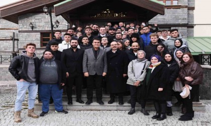 Başkan Dündar, Uludağın zirvesinde gençlerle buluştu