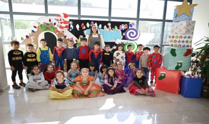 Başkan Topaloğlu, minik öğrencilerin yılbaşı heyecanına ortak oldu