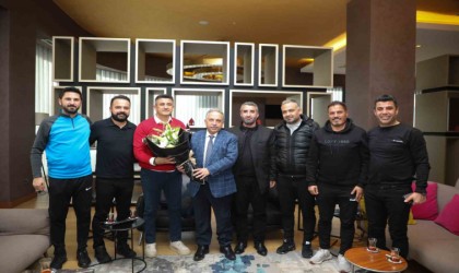 Başkan Yalçından Vanspor kafilesine ziyaret
