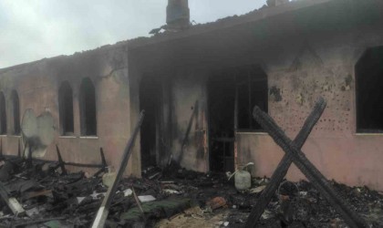 Bayramiçte çıkan yangında ev kullanılamaz hale geldi