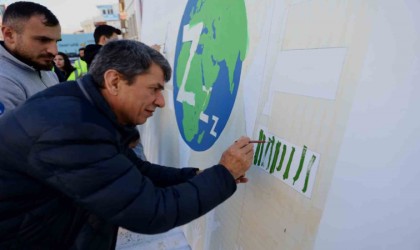 Boya fırçalarıyla Filistindeki saldırılara dikkat çektiler