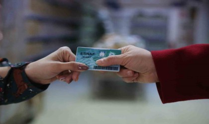 Bu markette para da kredi kartı da geçmiyor