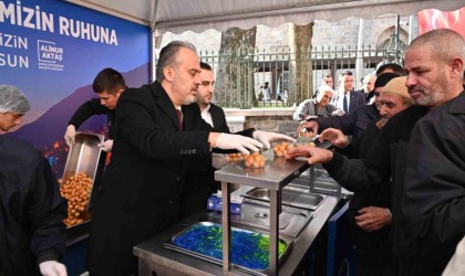 Bursada şehitlerin anısına lokma dağıtıldı