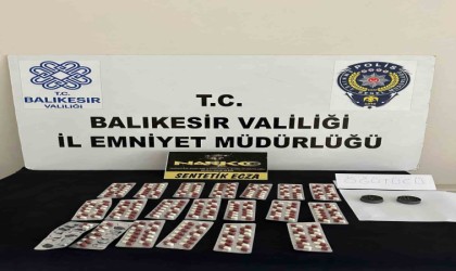 Çantasından 250den fazla hap çıktı