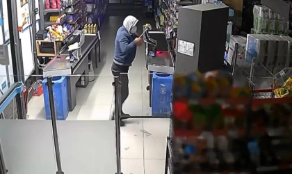 Çekiçle kapısını kırarak girdiği marketten çaldığı ürünleri satmış