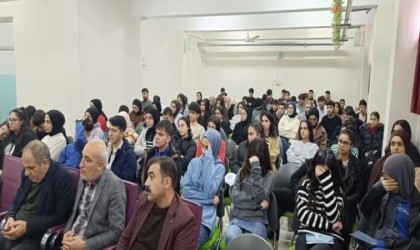 Çermikte üniversiteye hazırlanan gençlere seminer verildi
