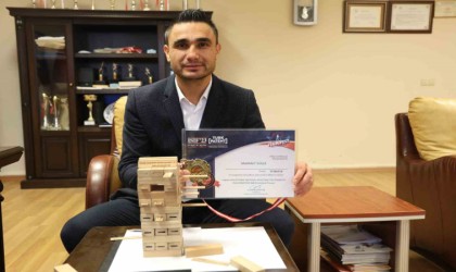 Deprem onu yıldırmadı, geliştirdiği projeyle eğitim sistemine katkı sağlayacak