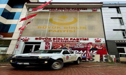 Depremde özveriyle çalışmışlardı, arama-kurtarma aracı hediye edildi