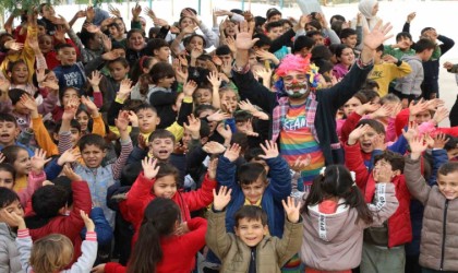 Depremden etkilenen çocukların yüzü gülüyor