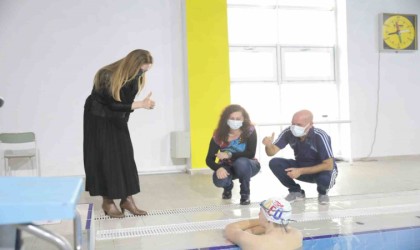 DEÜlü yüzücülerden 1 rekor, 8 madalya