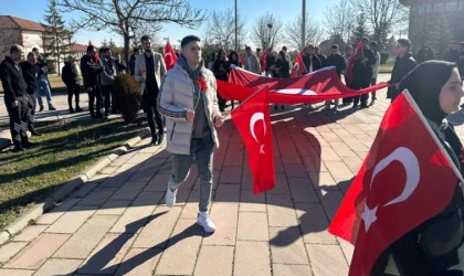 DPÜ öğrencileri şehitler için yürüdü