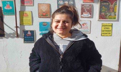 Duvardaki kartpostallarda mutluluk var