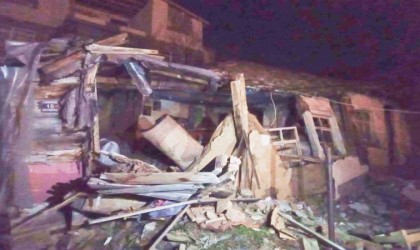 Edirnede kerpiç ev çöktü, yaşlı kadın son anda kurtuldu