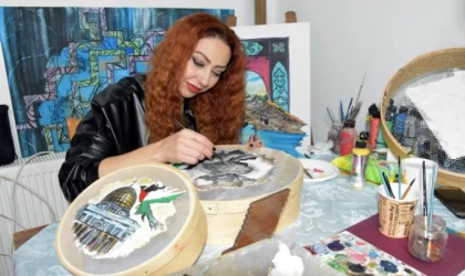 Elek ve kalbura çizdiği resimler ile Filistin’deki insanlık dramını anlattı