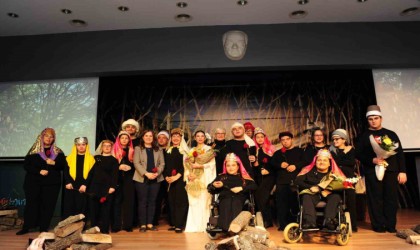 Engel tanımayan sahne performansına büyük alkış