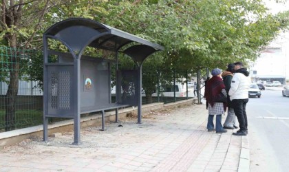 Erganide soğuk havalar nedeniyle duraklar yenileniyor