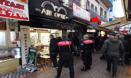Esnaf iş yerinde ölü bulundu, bıraktığı nota Sakın yukarı çıkma yazdı