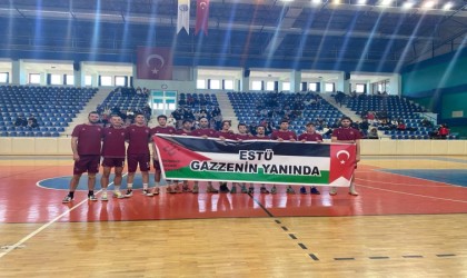 ESTÜden Filistine destek pankartı