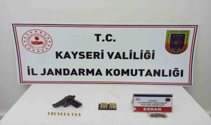 Gazinoda ruhsatsız tabanca ve uyuşturucu ele geçirildi