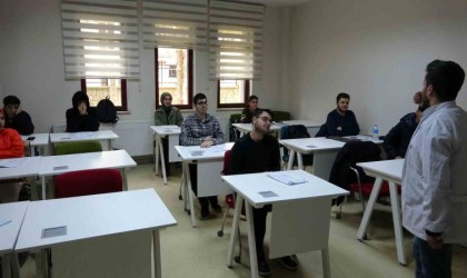 Gençlik merkezinde açılan KPSS kurslarına yoğun ilgi