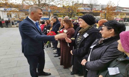 Gölcükte kadınların seçme ve seçilme hakkı kutlandı