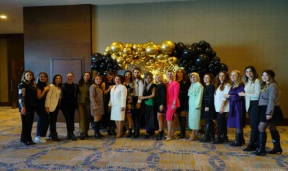 Güçlü Kadınlar Işıltı Paneli