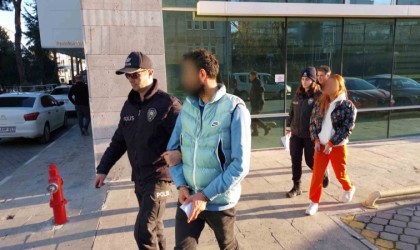 Hastanedeki doktor odasından 35 bin lira çalan 2 kişi yakalandı