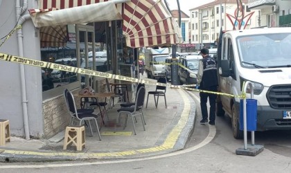 Husumetlisini kıraathanede tabancayla vurdu