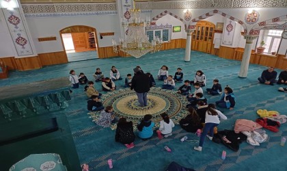 İlkokul öğrencileri camiyi gezdi