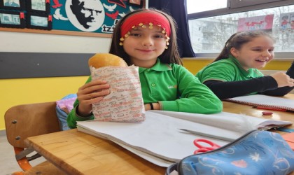 İlkokul öğrencileri hamsi gününde doyasıya eğlendi