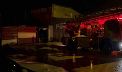 İnegölde çaldığı aracı parçalarken yakalanan hırsız tutuklandı