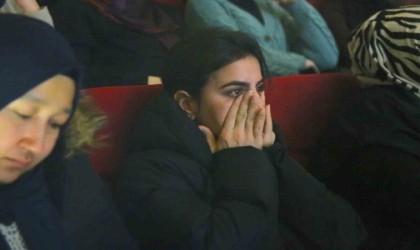 İsrail zulmünün konuşulduğu konferansta katılımcılar gözyaşlarına boğuldu