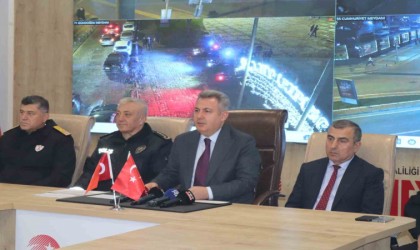 İzmir Valisi Elban: “İzmirde 781 noktada 8 bin 113 emniyet personelimiz görev başında”