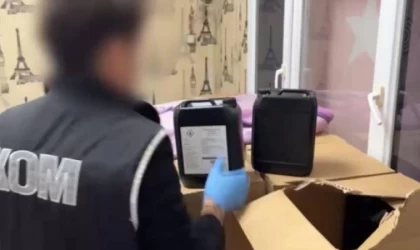 İzmir’de yılbaşı öncesi 3,7 ton taklit etiketli etil alkol ele geçirildi