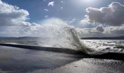 İzmir’in kuzey ilçeleri için fırtına uyarısı