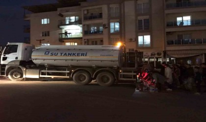 İzmirin o ilçesinde 3 gündür su çilesi: Tankerler önünde kuyruk