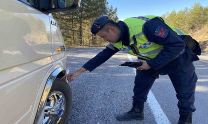 Jandarmadan kış lastiği denetimi