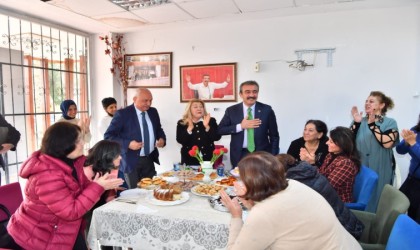 Kadınlardan Soner Çetine hizmet teşekkürü