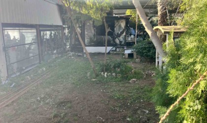 Kafe küle döndü, 97 yaşındaki adam ağır yaralandı