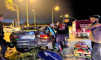 Kamyon otomobile çarptı, araçta sıkışan sürücüyü itfaiye ekipleri kurtardı