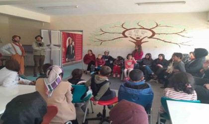 Karapınarda Çat Kapı Sınıf Tiyatrosu öğrencilerle buluştu