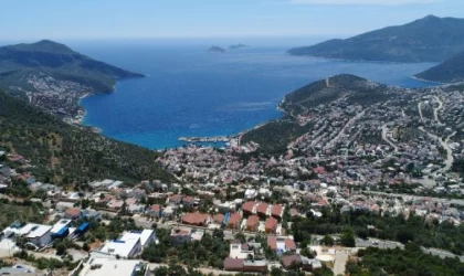 Kaş’ta kaçak yapı yıkım ihalesi ’teklif veren olmadığı için’ 8’inci kez iptal edildi