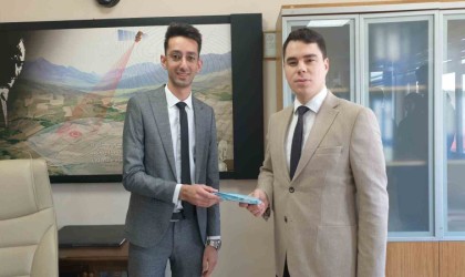 Kaymakamdan başarılı memura ödül