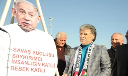 Kayseri’de İsrail protestosu; Netanyahu’nun maketi asıldı