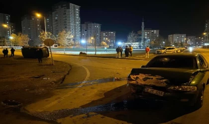 Kayseri’de otomobil ile minibüs çarpıştı: 7 yaralı